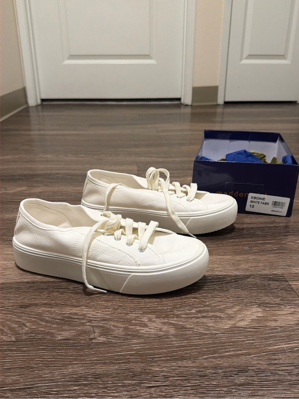 NEW Size 10 Madden Girl White Canvas Platform Sneakers